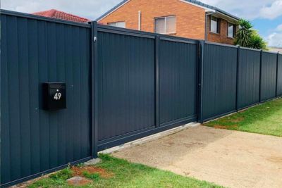 colorbond fence with automatic sliding gate