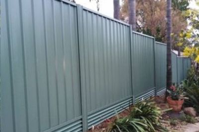 colorbond fence with plinth at bottom